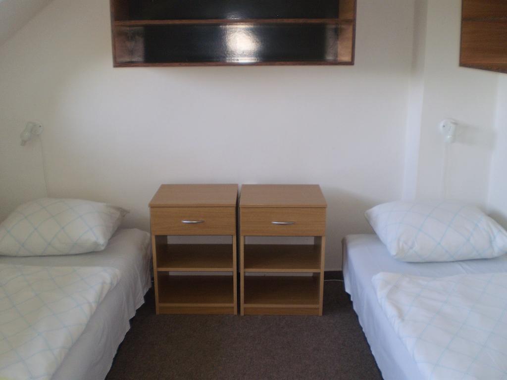 Hotel Pod Skalou Písek Quarto foto